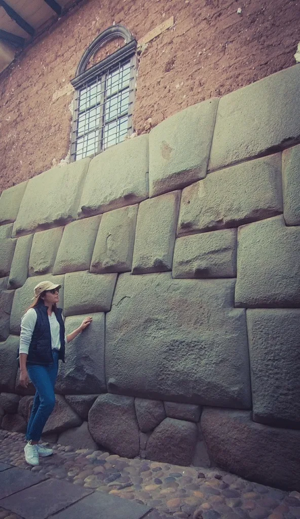 La Piedra de los 12 Ángulos: El Enigma Inca que Desafía la Ingeniería Moderna