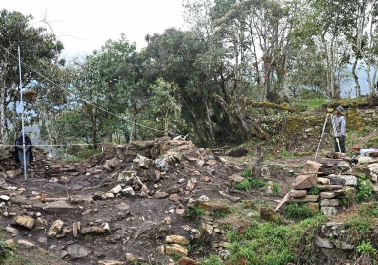 Descubren cabezas clavas en complejo Ollape Amazonas