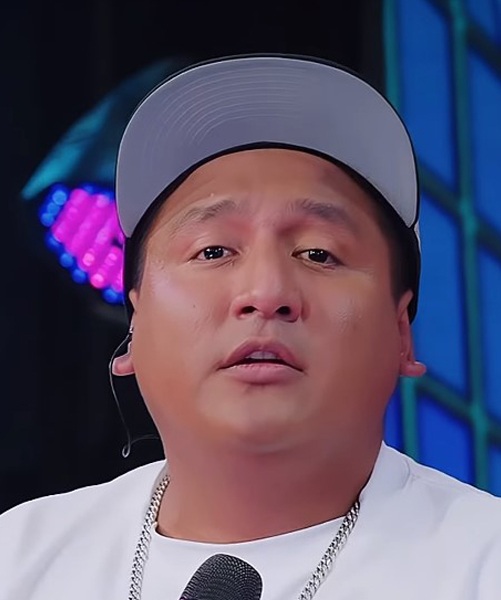 Jorge Luna absuelto de denuncia por autodenominarse “marrón” en una publicidad de chocolates