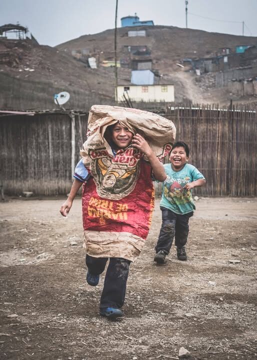 El Dólar Cae, pero el Hambre Sube: La Paradoja Peruana que Nadie te Explica